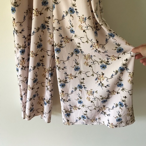 Everly Floral Jumpsuit - Picture 2 of 6